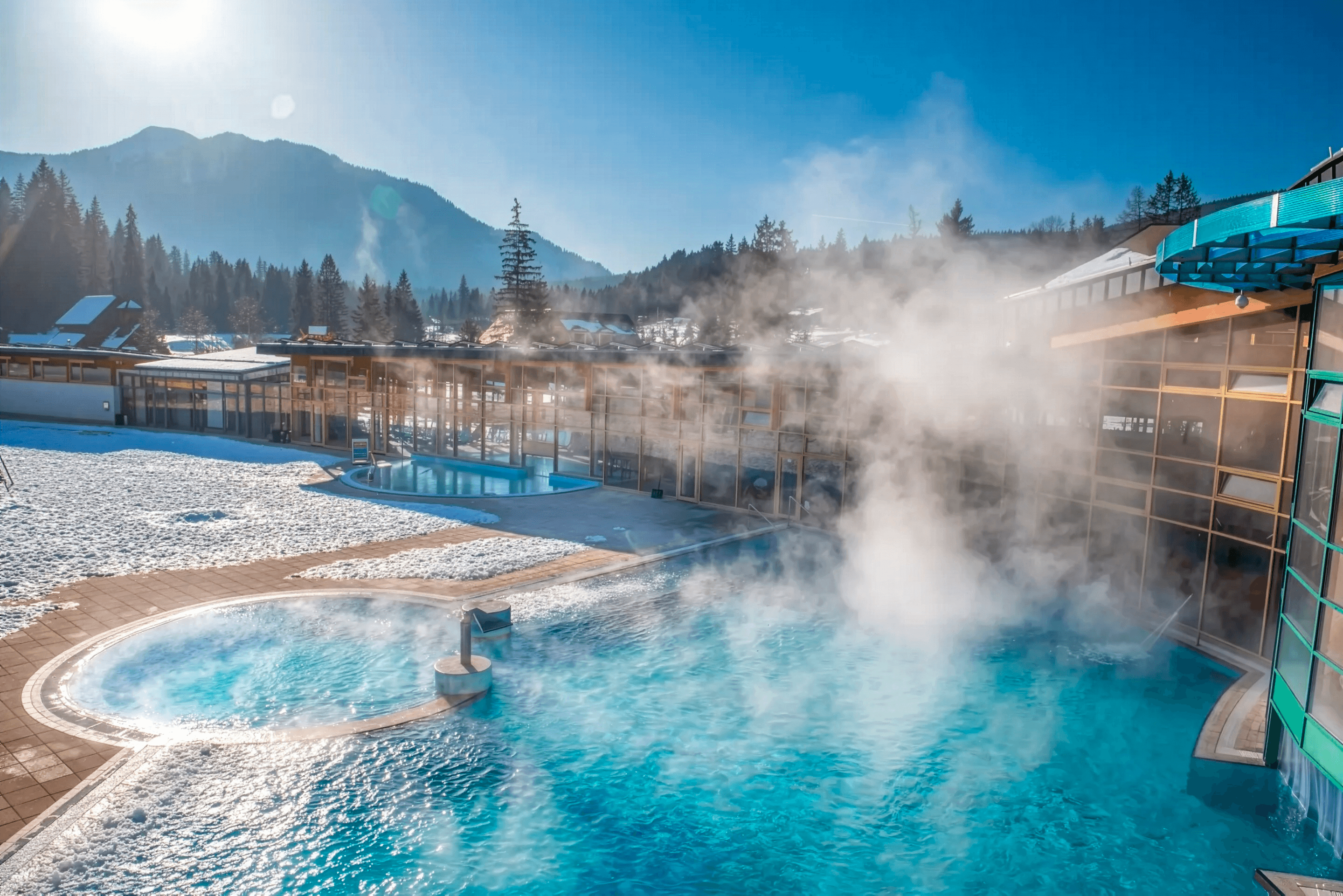 Termálny bazén s výhľadom na hory v Oraviciach